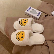 Lade das Bild in den Galerie-Viewer, Smiley Slipper | Flauschige Trend Slides mit Smiley Faces