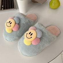 Lade das Bild in den Galerie-Viewer, Smiley Slipper | Flauschige Trend Slides mit Smiley Faces