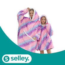 Lade das Bild in den Galerie-Viewer, Oversized Hoodie Decke mit Cartoon Designs | Die Kuscheldecke mit Ärmeln
