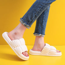 Lade das Bild in den Galerie-Viewer, Cozy Slipper | Non Slide Cloud Sandals | Wolken Sandalen im Puffer Look
