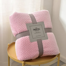 Lade das Bild in den Galerie-Viewer, Kuscheldecke aus Microfaser für dein Schlafzimmer
