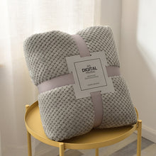 Lade das Bild in den Galerie-Viewer, Kuscheldecke aus Microfaser für dein Schlafzimmer
