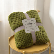 Lade das Bild in den Galerie-Viewer, Kuscheldecke aus Microfaser für dein Schlafzimmer
