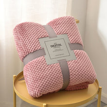 Lade das Bild in den Galerie-Viewer, Kuscheldecke aus Microfaser für dein Schlafzimmer
