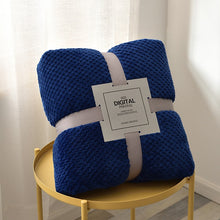 Lade das Bild in den Galerie-Viewer, Kuscheldecke aus Microfaser für dein Schlafzimmer
