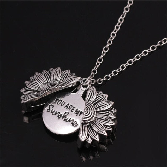 Kette mit Sonnenblumenanhänger und You Are My Sunshine Gravur