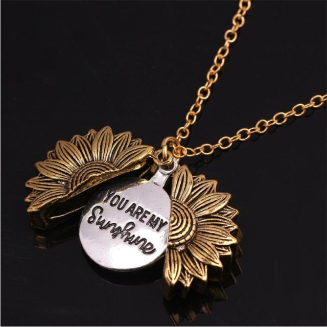 Kette mit Sonnenblumenanhänger und You Are My Sunshine Gravur - selley.de