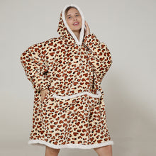 Lade das Bild in den Galerie-Viewer, Oversized Hoodie Decke mit Cartoon Designs | Die Kuscheldecke mit Ärmeln
