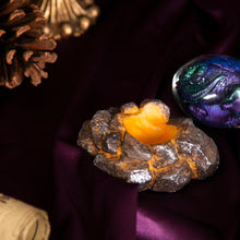 Lade das Bild in den Galerie-Viewer, Lava Drachen Ei | Dekoration für Fantasy Fans
