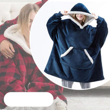 Lade das Bild in den Galerie-Viewer, Oversized Hoodie Decke | die Kuscheldecke mit Ärmeln
